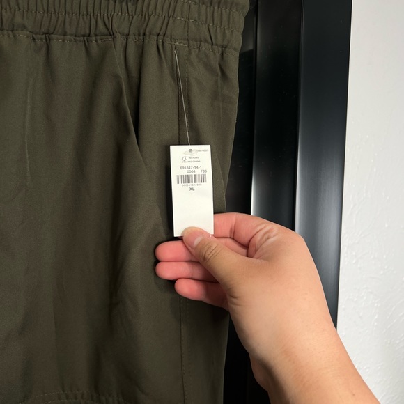 Old Navy Cargo Pants - Picture 2 of 3